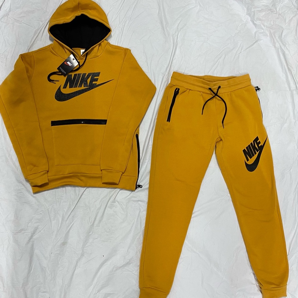 Nike men’s gold and black outfit, All sizes never worn